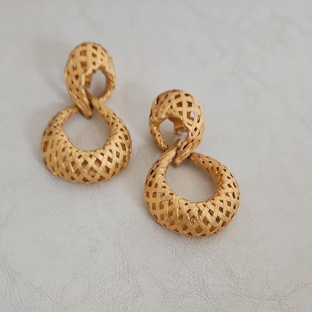 Elegant Gold Woven Earrings